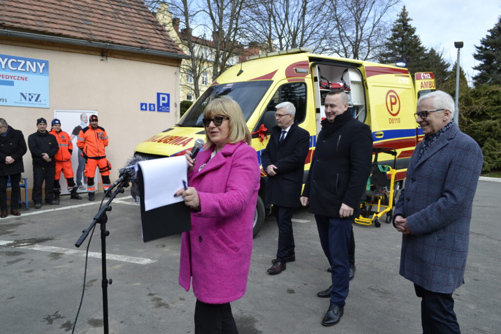 Przyjęcie nowych ambulansów